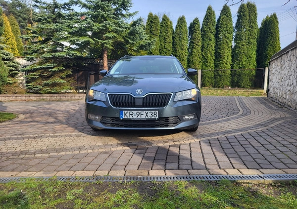 Skoda Superb cena 58900 przebieg: 215000, rok produkcji 2018 z Trzebinia małe 79